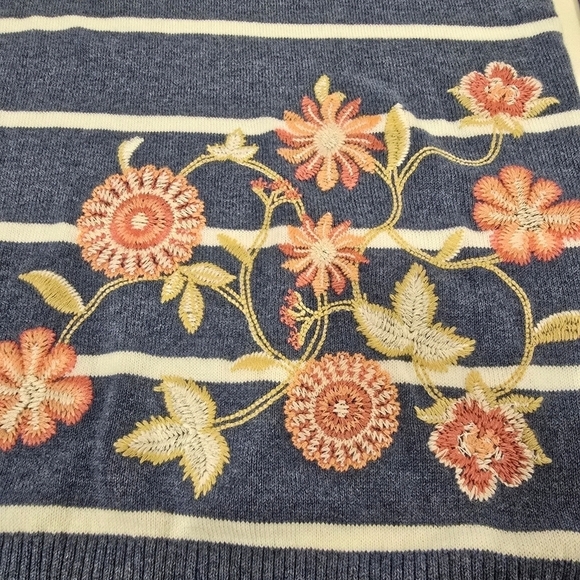 NWT J Jill Striped Floral Embroidered Hooded Pullover Sweater Size Medium - Picture 4 of 8